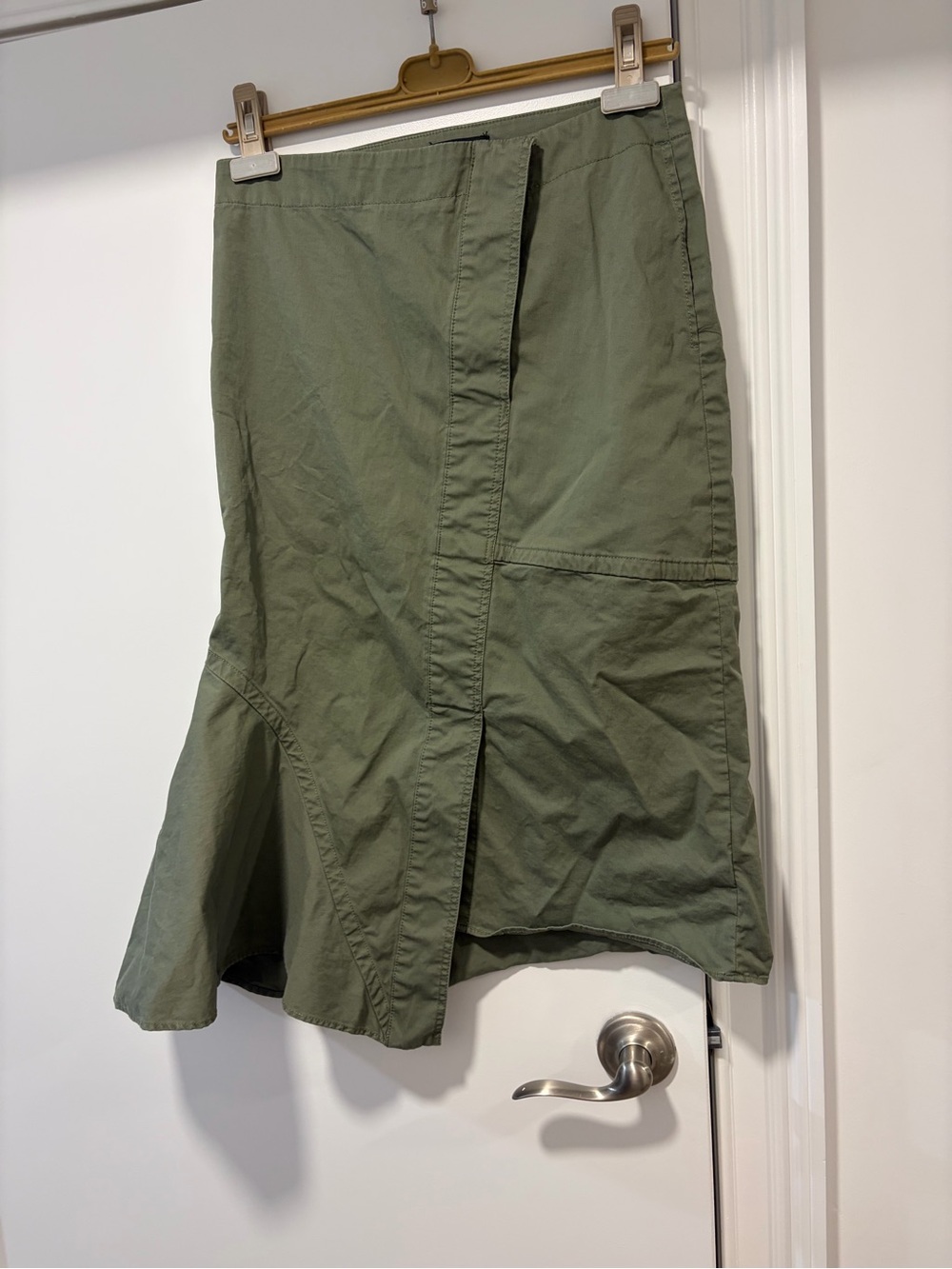 Woman’s theory midi skirt in army green
